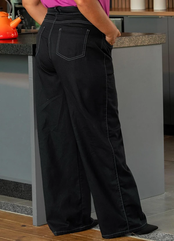 Marguerite - Calça Preta em Sarja com Bolso Cargo 2