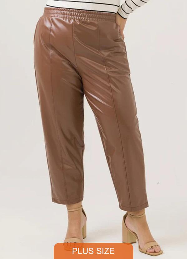 Cess - Calça Plus Size Rebeca Pu Marrom