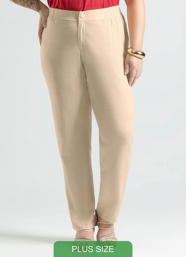 Cativa - Calça Plus Size Reta em Tecido em Linho Bege