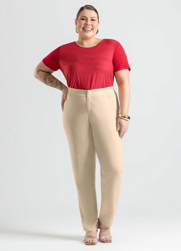 Cativa - Calça Plus Size Reta em Tecido em Linho Bege 3