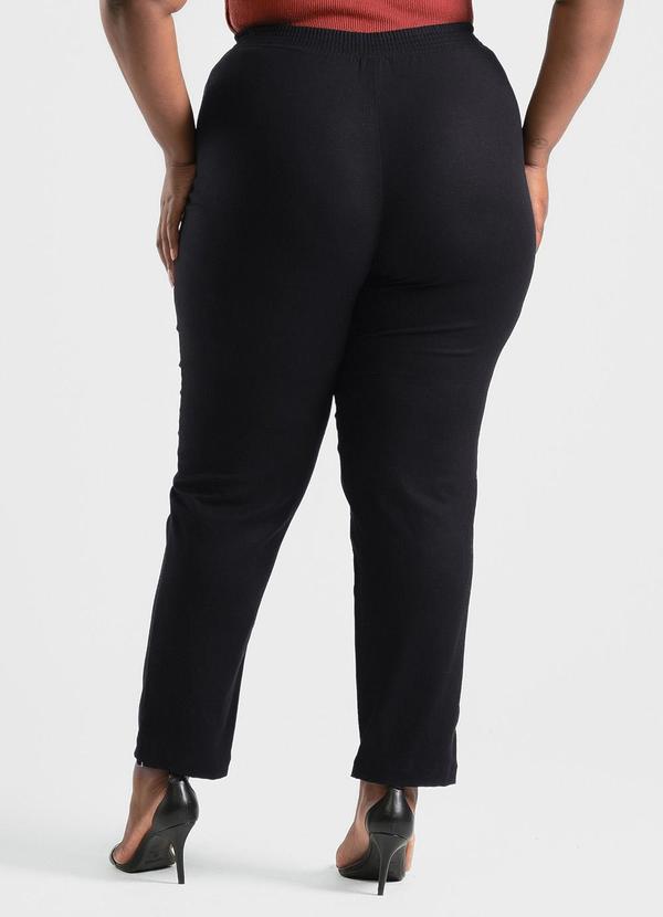 Cativa - Calça Plus Size Reta em Tecido em Linho Preto 2