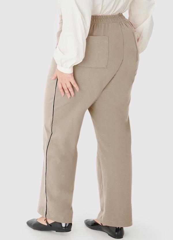 Malwee - Calça Reta Feminina em Moletom Plus Bege 2