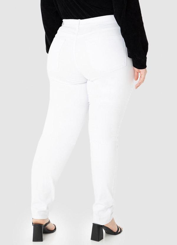 Malwee - Calça Branca Skinny em Sarja Flex Plus 2
