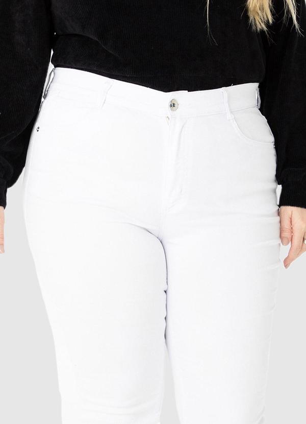 Malwee - Calça Branca Skinny em Sarja Flex Plus 5