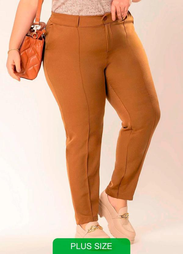 Cativa - Calça Feminina Plus Size de Alfaiataria Marrom