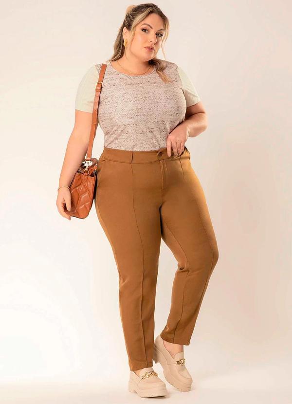 Cativa - Calça Feminina Plus Size de Alfaiataria Marrom 3