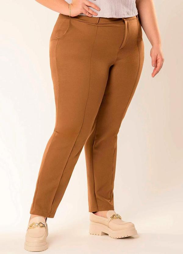 Cativa - Calça Feminina Plus Size de Alfaiataria Marrom 4