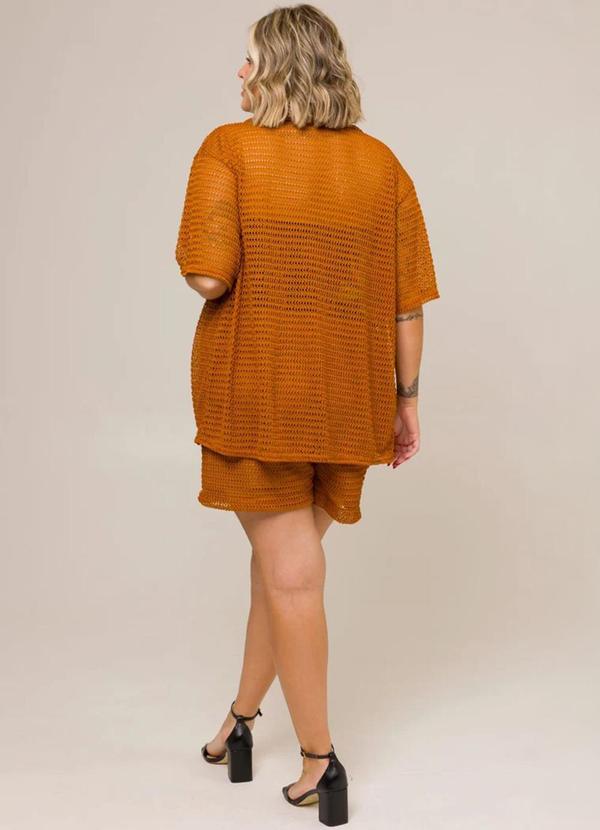 Cess - Camisa Plus Size Camélia em Tricot Ocre 4