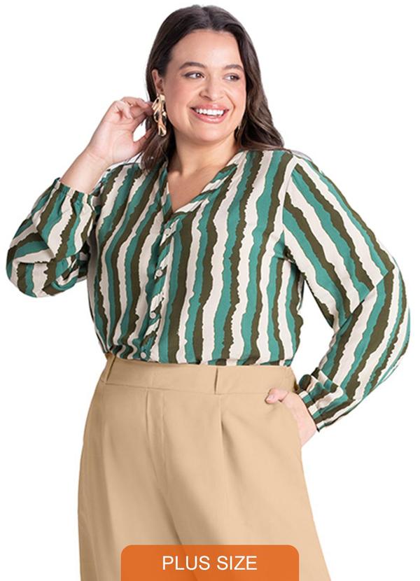 Rezzato - Camisa Estampada com Botões Plus Size Verde 1