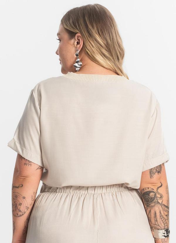 Secret Glam - Blusa Acetinada Plus Size Bege 2