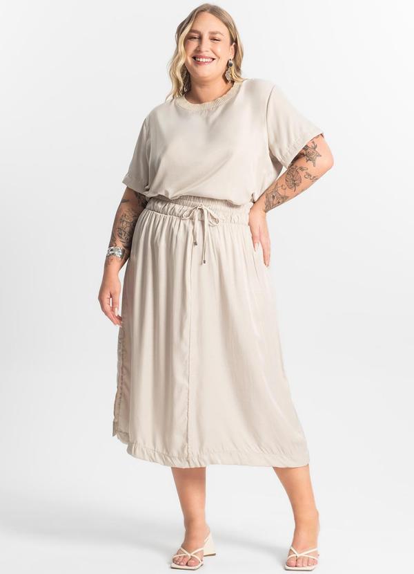 Secret Glam - Blusa Acetinada Plus Size Bege 3