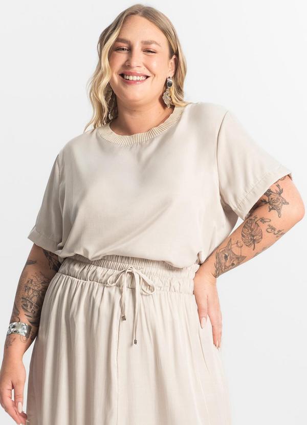 Secret Glam - Blusa Acetinada Plus Size Bege 4