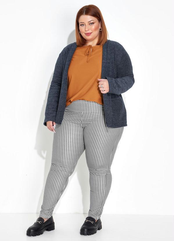 Marguerite - Cardigan Marinho em Buclê Plus Size 2