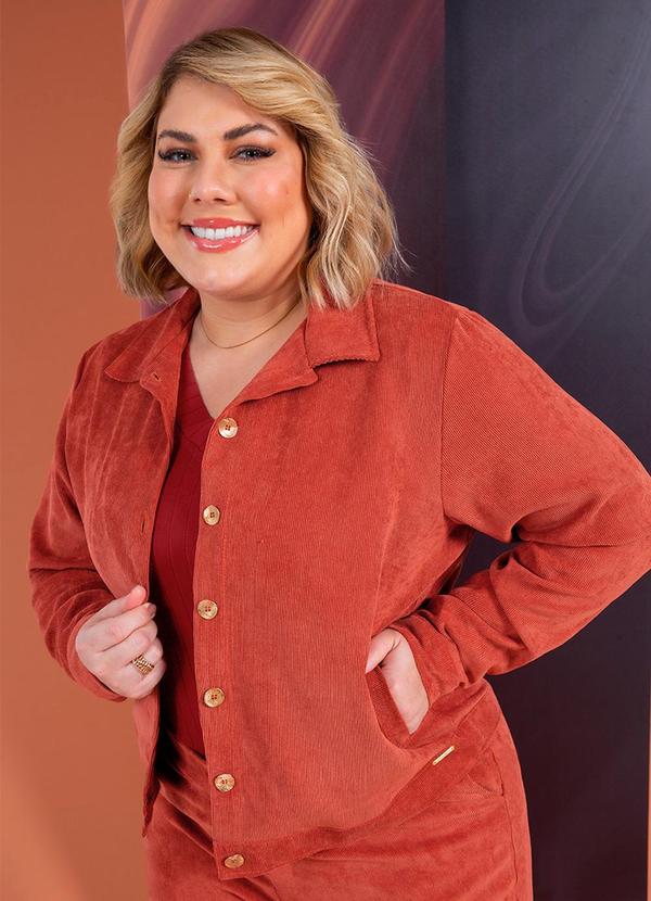 Cativa Plus Size - Casaco Feminino em Veludo Cotelê Vermelho 3