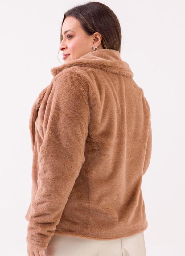 Cess - Casaco Plus Size Alícia Pelos Marrom 2