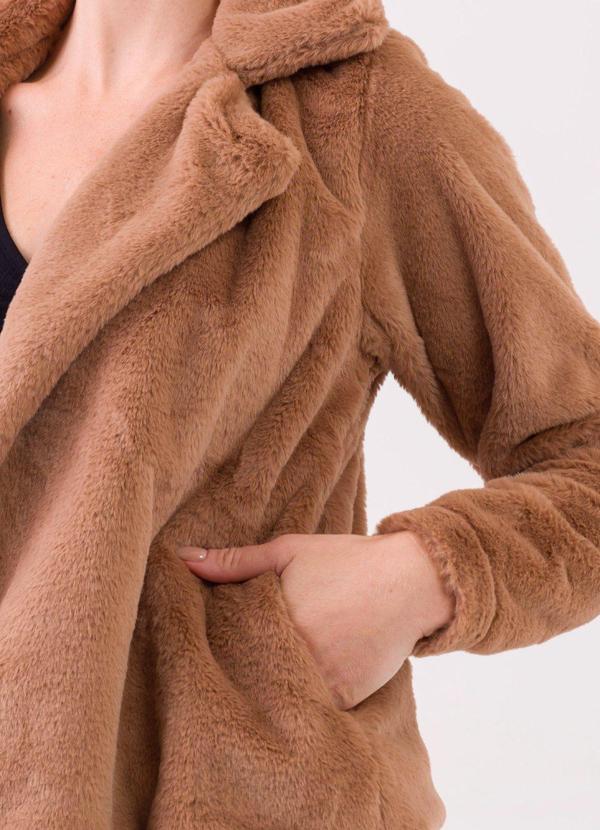 Cess - Casaco Plus Size Alícia Pelos Marrom 5