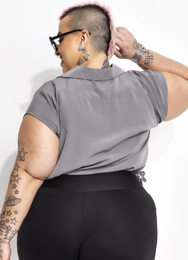 Marguerite - Colete Cinza em Crepe Plano 5