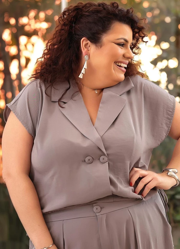 Marguerite - Colete Cinza em Crepe Plano 6