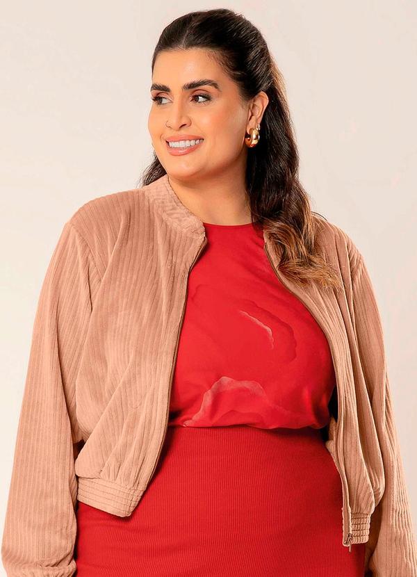 Cativa - Jaqueta Feminina Plus em Tecido Aveludado Marrom