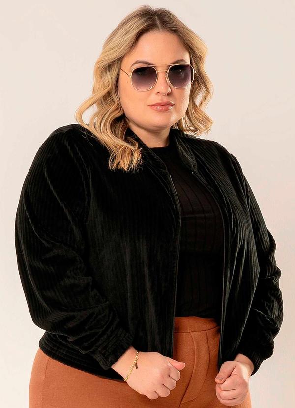 Cativa - Jaqueta Feminina Plus em Tecido Aveludado Preto