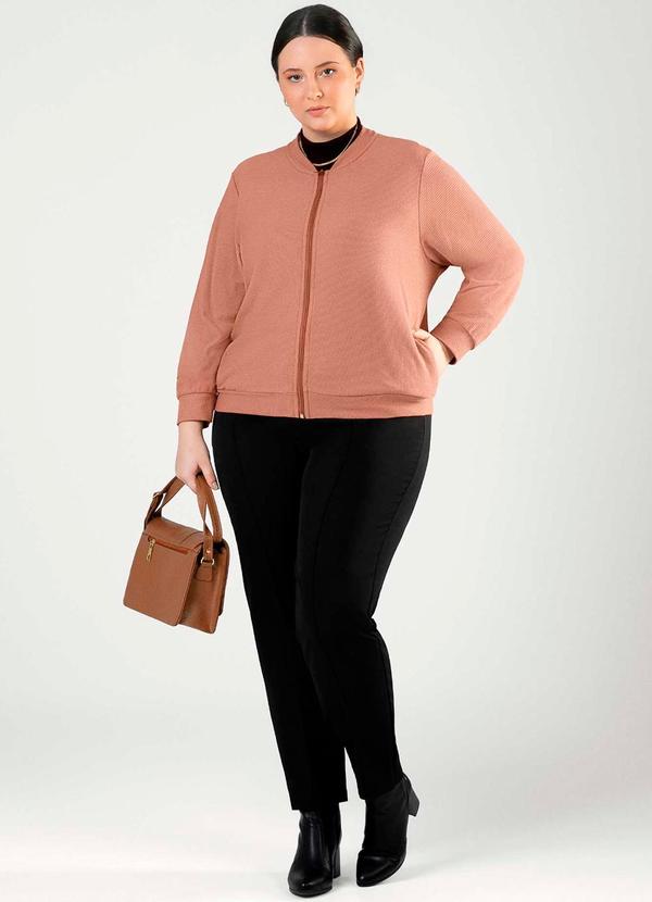 Cativa - Jaqueta Feminina Plus Size com Bolsos Bege 2