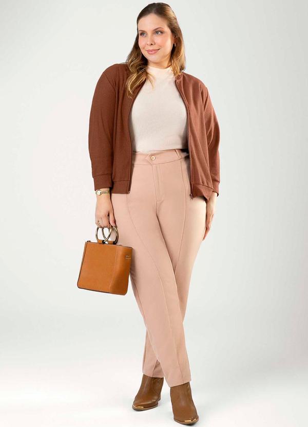 Cativa - Jaqueta Feminina Plus Size com Bolsos Marrom 2