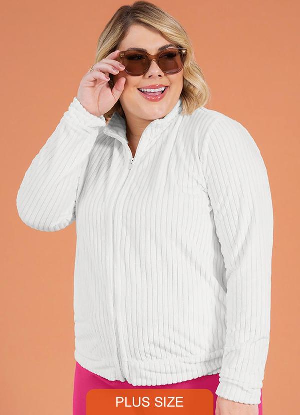 Cativa Plus Size - Jaqueta Plus Size em Tecido Aveludado Bege
