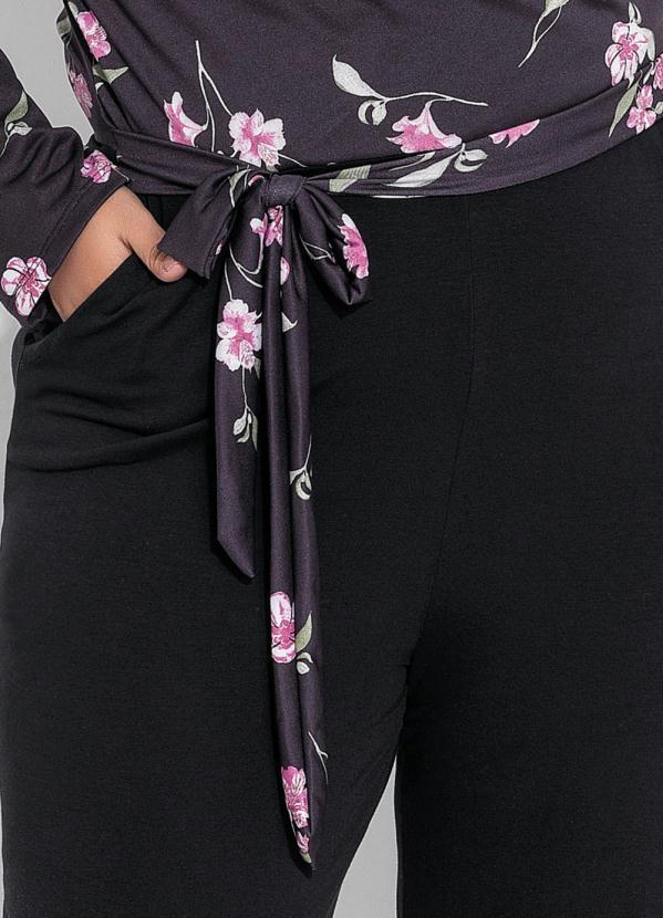 Queima Estoque - Macacão Plus Size Floral Dark com Bolsos 4