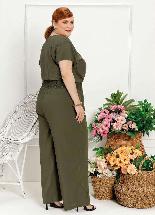 Outlet - Macacão Plus Size Verde com Lastéx na Cintura 2