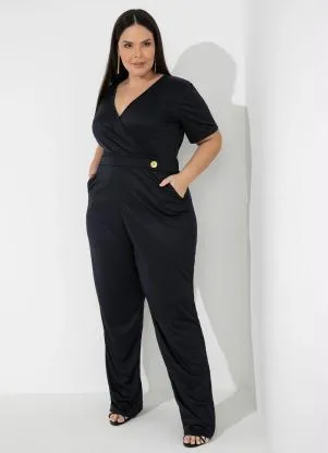 Marguerite - Macacão Preto com Botão Decorativo Plus Size - MARGUERITE