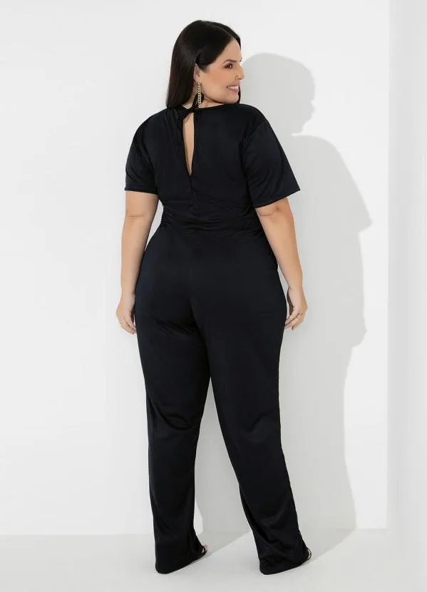 Marguerite - Macacão Preto com Botão Decorativo Plus Size 3