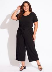 Macac�o Pantacourt Preto Ajust�vel Plus Size