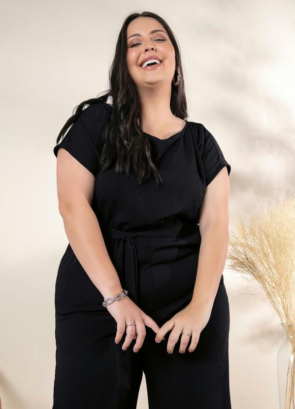 Outlet - Macacão Plus Size Preto com Botões nas Costas 4