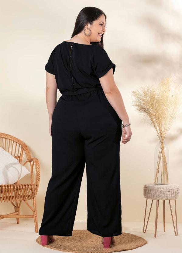Outlet - Macacão Plus Size Preto com Botões nas Costas 2
