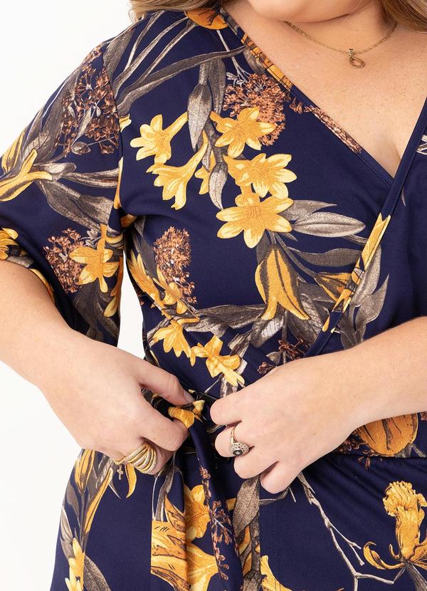 Marguerite - Macaquinho Floral Azul Plus Size com Short Saia 4