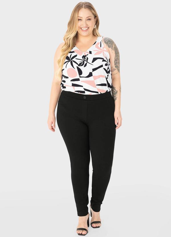 Malwee Plus - Blusa Branca Evasê Tropical em Viscolinho 2