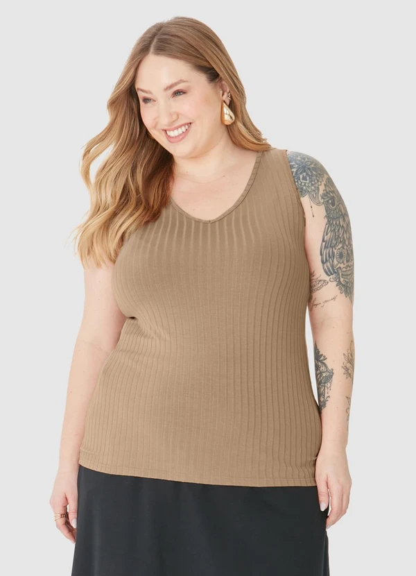 Malwee - Blusa Canelada Decote V Plus Bege 2