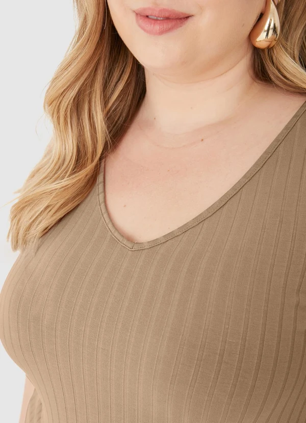 Malwee - Blusa Canelada Decote V Plus Bege 4