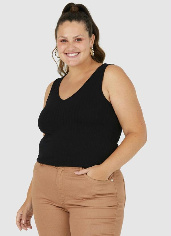 Malwee - Blusa Preta Canelada com Decote V Plus 5