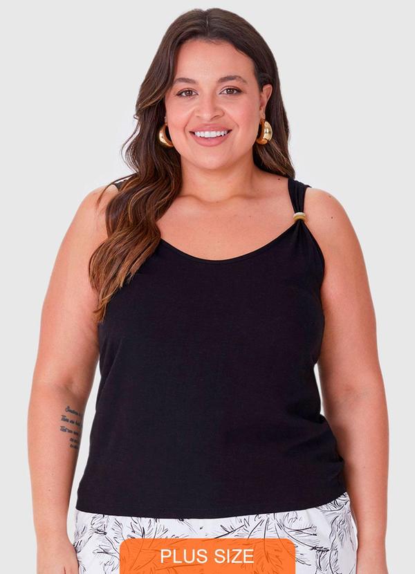 Malwee Plus - Blusa Preta Evasê com Pingente