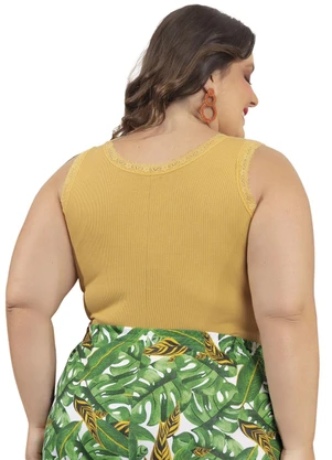 Marguerite - Regata Mostarda Detalhe Renda Plus Size - MARGUERITE