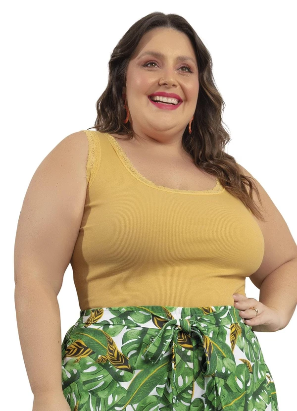 Marguerite - Regata Mostarda Detalhe Renda Plus Size