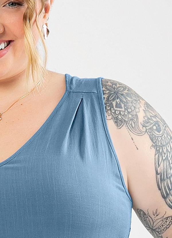 Cativa - Regata Plus Size Decote V em Viscose Azul 1