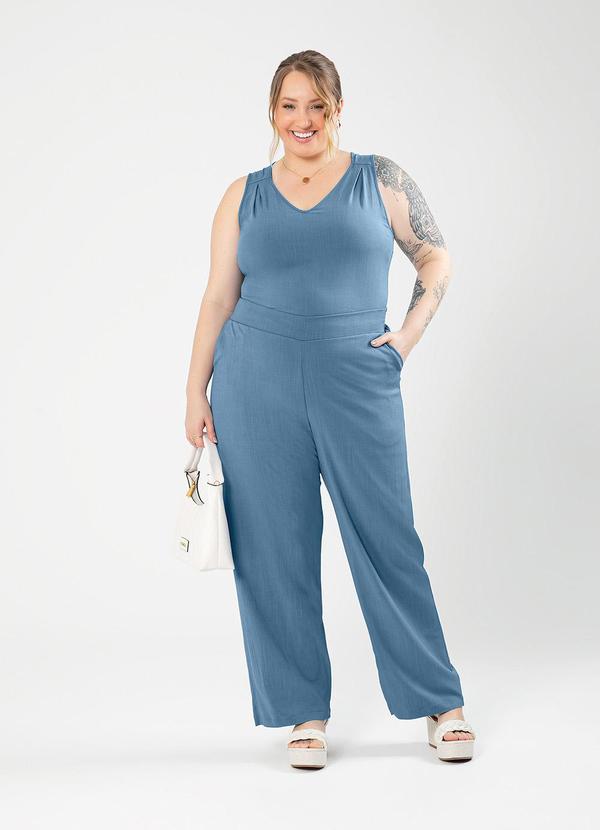 Cativa - Regata Plus Size Decote V em Viscose Azul 4