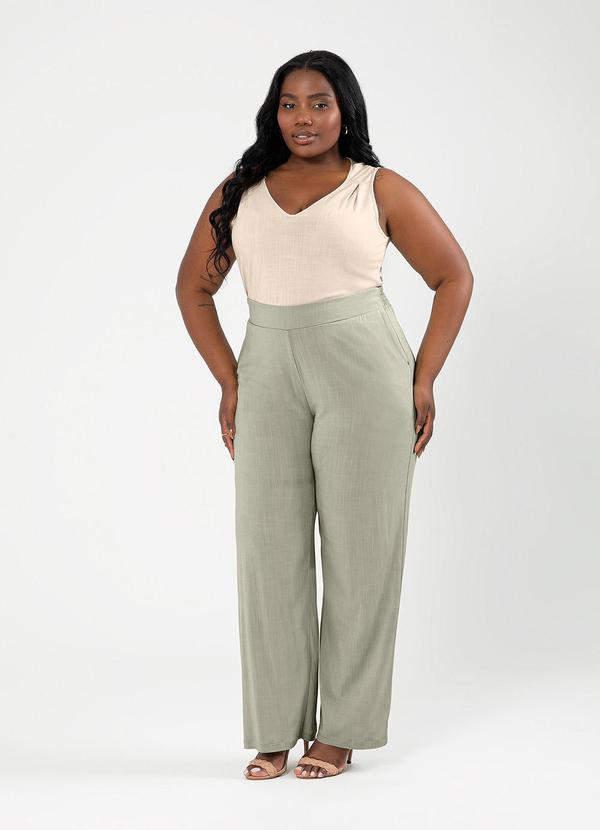 Cativa - Regata Plus Size Decote V em Viscose Bege 4