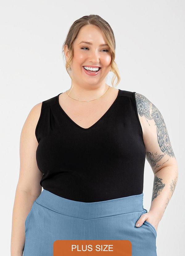 Cativa - Regata Plus Size Decote V em Viscose Preto