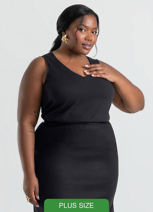 Cativa - Regata Plus Size Decote V em Viscose Preto