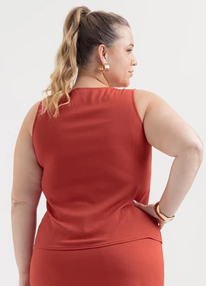 Cativa - Regata Plus Size Decote V em Viscose Vermelho - CATIVA