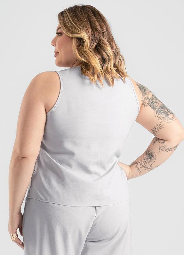 Cativa - Regata Plus Size em Tecido Alfaiataria Cinza 2