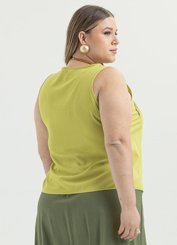 Cativa - Regata Plus Size em Viscose Verde 2
